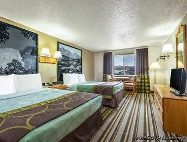Super 8 2* Sheridan
